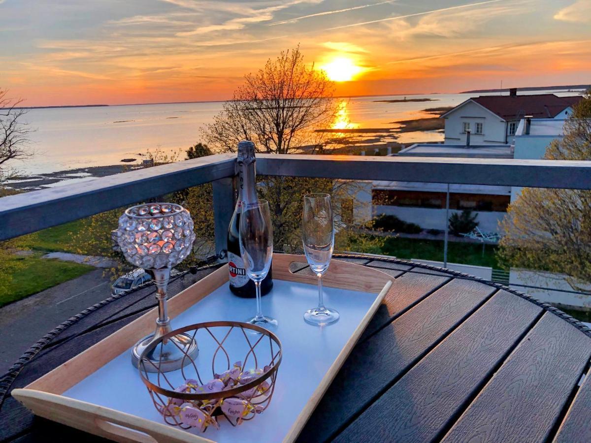Sunset Dream Apartment With A Panoramic Seaview Haapsalu Esterno foto