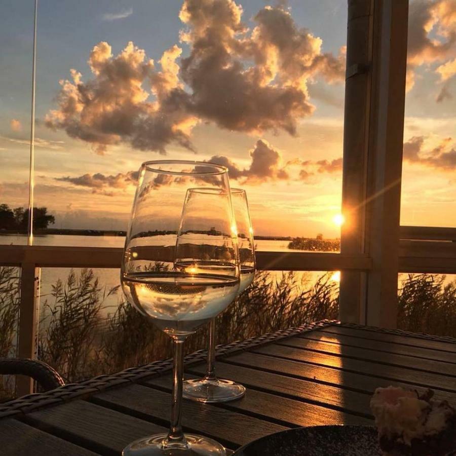Sunset Dream Apartment With A Panoramic Seaview Haapsalu Esterno foto